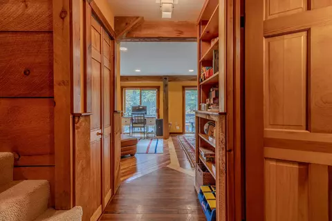 Entry Way - 628 Moss Brook Rd, Peru, VT 05152 photo 4 of 7