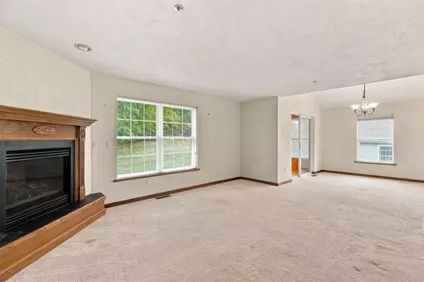 Living - 17 Centerview Rd, Atkinson, NH 03811 photo 6 of 9