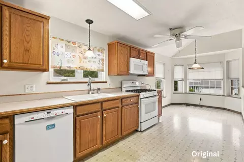 Kitchen - 17 Centerview Rd, Atkinson, NH 03811 photo 2 of 3