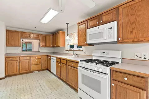 Kitchen - 17 Centerview Rd, Atkinson, NH 03811 photo 3 of 3