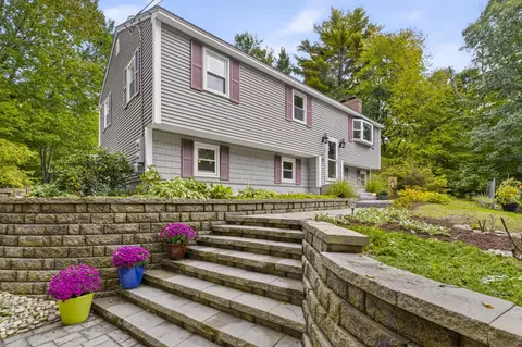36 Noyes Rd, Londonderry, NH 03053
