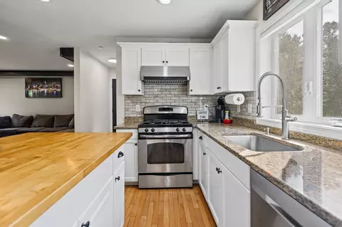 Kitchen - 5 Middleridge Rd, Derry, NH 03038 photo 5 of 5