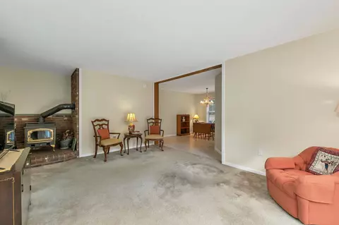 Living - 1695 Maple St, Bethlehem, NH 03574 photo 2 of 3