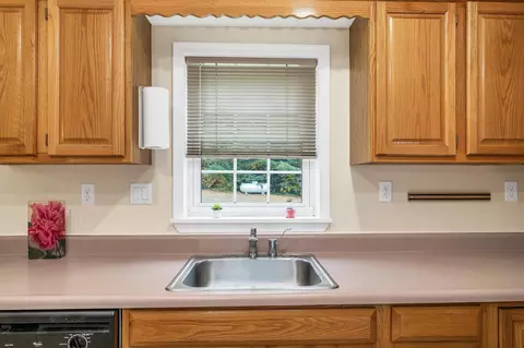 Kitchen - 1695 Maple St, Bethlehem, NH 03574 photo 3 of 6