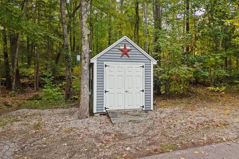 Exterior - 10 Ryan Rd, Goffstown, NH 03045 photo 4 of 7