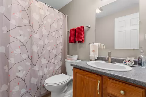 Bath - 10 Ryan Rd, Goffstown, NH 03045 photo 5 of 5