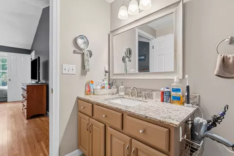 Bath - 10 Ryan Rd, Goffstown, NH 03045 photo 3 of 5
