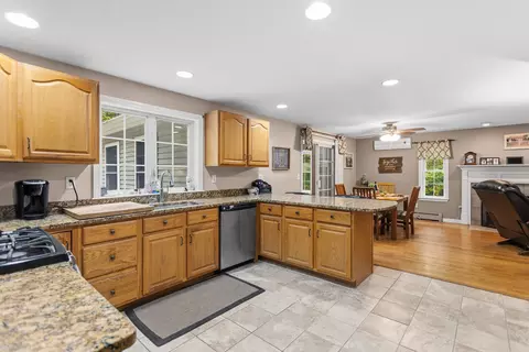 Kitchen - 10 Ryan Rd, Goffstown, NH 03045 photo 3 of 6