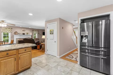 Entry Way - 10 Ryan Rd, Goffstown, NH 03045 photo 1 of 7