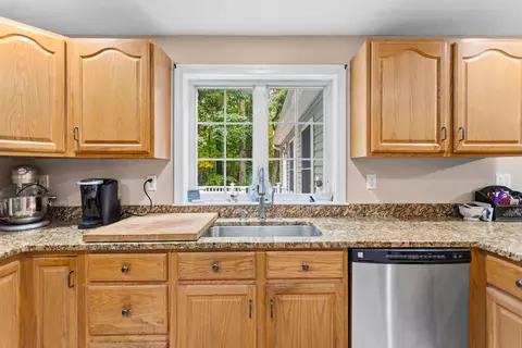 Kitchen - 10 Ryan Rd, Goffstown, NH 03045 photo 5 of 6