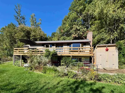 143 Mattison Rd, Pownal, VT 05261