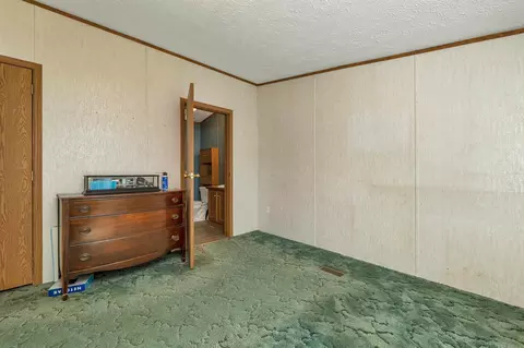Bedroom - 131 Upper Oxbow Rd, New Hampton, NH 03256 photo 2 of 12