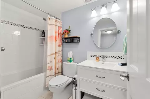 Bath - 407 Ocean Blvd #B11, Hampton, NH 03842 photo 1 of 2