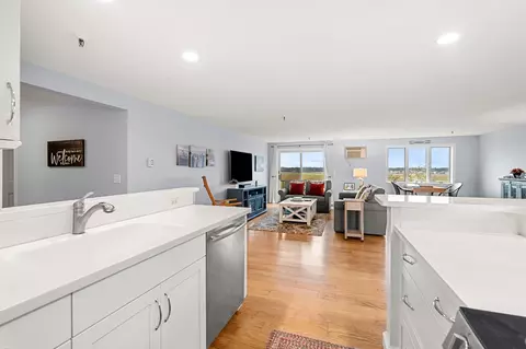 Kitchen - 407 Ocean Blvd #B11, Hampton, NH 03842 photo 7 of 8