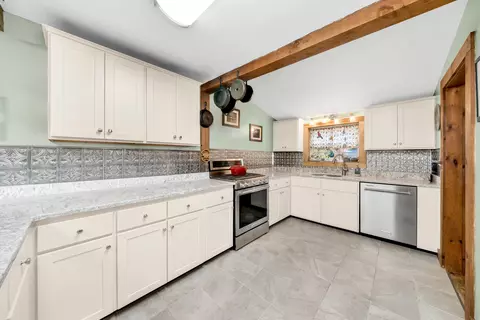 Kitchen - 22 Cobbetts Pond Rd, Windham, NH 03087 photo 1 of 3