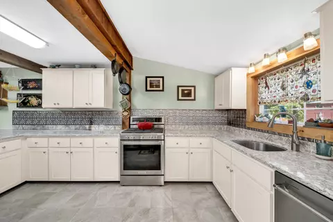Kitchen - 22 Cobbetts Pond Rd, Windham, NH 03087 photo 3 of 3