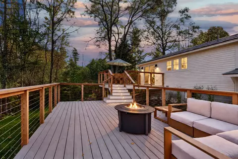 326 West Rd, Manchester, VT 05254