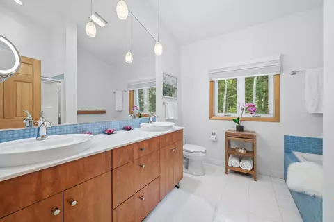 Bath - 10 Wilhelm Pl, Bartlett, NH 03812 photo 2 of 4