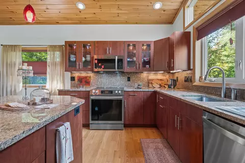 Kitchen - 10 Wilhelm Pl, Bartlett, NH 03812 photo 3 of 4