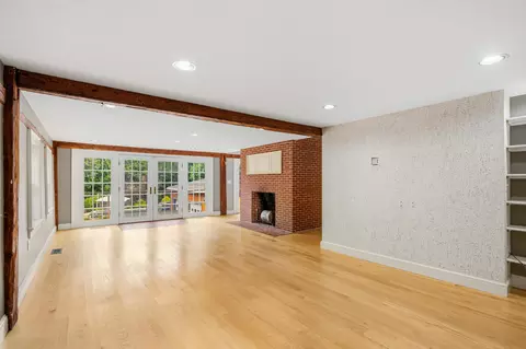 Living - 17 Newfields Rd, Exeter, NH 03833 photo 4 of 11