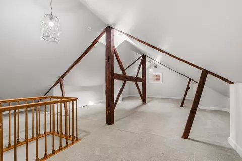 Entry Way - 17 Newfields Rd, Exeter, NH 03833 photo 9 of 10