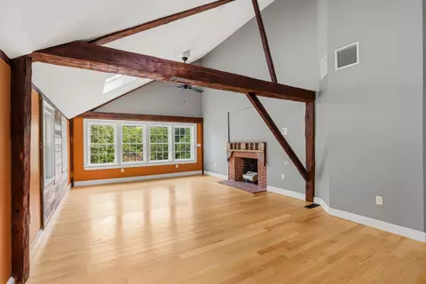 Living - 17 Newfields Rd, Exeter, NH 03833 photo 9 of 11