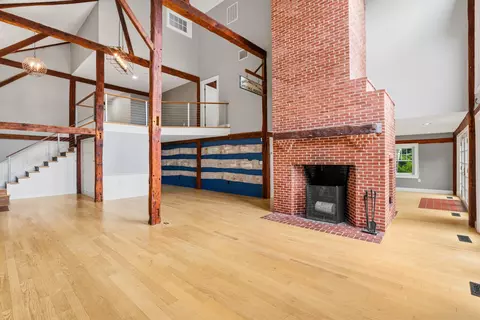 Living - 17 Newfields Rd, Exeter, NH 03833 photo 2 of 11