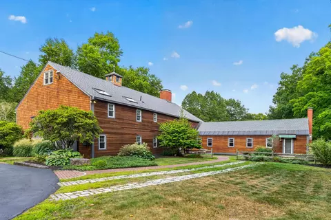 Exterior - 17 Newfields Rd, Exeter, NH 03833 photo 2 of 13