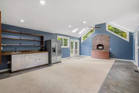 Living - 17 Newfields Rd, Exeter, NH 03833 photo 5 of 11
