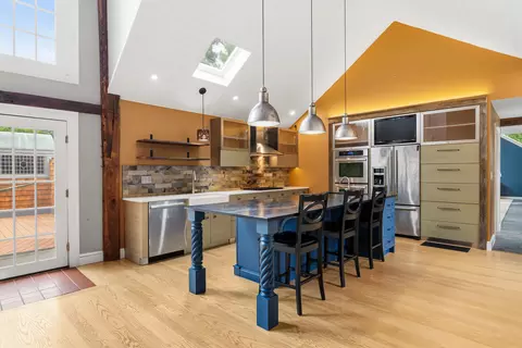Kitchen - 17 Newfields Rd, Exeter, NH 03833 photo 2 of 5