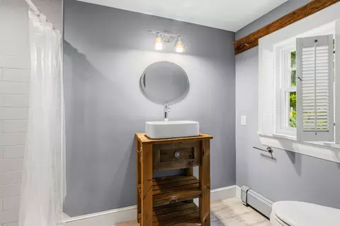 Bath - 17 Newfields Rd, Exeter, NH 03833 photo 2 of 7