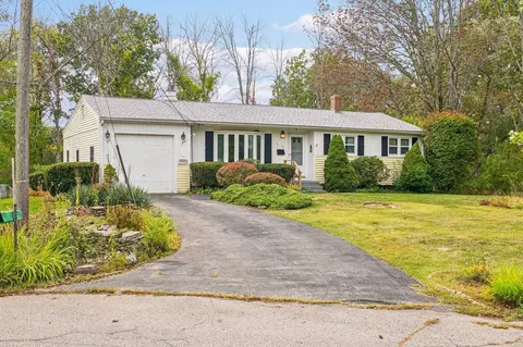 74 Coakley Rd, Portsmouth, NH 03801