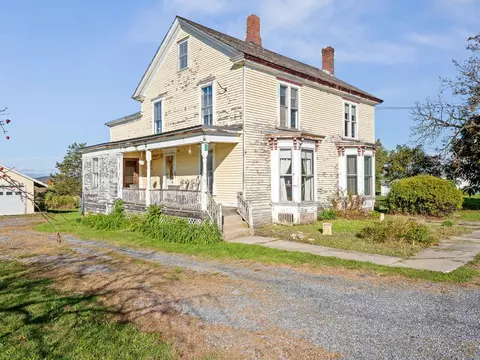 89 North St, New Haven, VT 05472