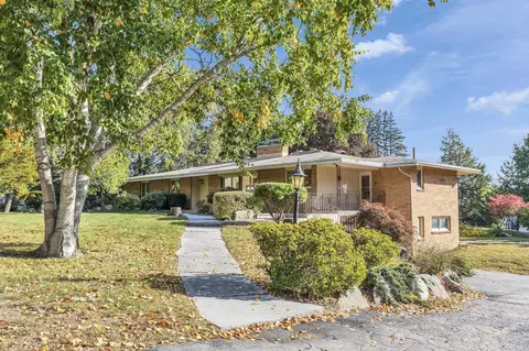 161 Lakeview Ln, Manchester, NH 03104