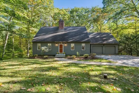 33 Ledgewood Rd, Bedford, NH 03110