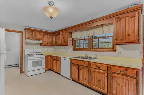 Kitchen - 105 Cooper Rd, Hebron, NH 03241 photo 1 of 3