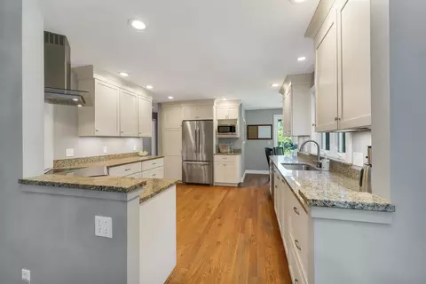 Kitchen - 4 Captains Way, Exeter, NH 03833 photo 5 of 6