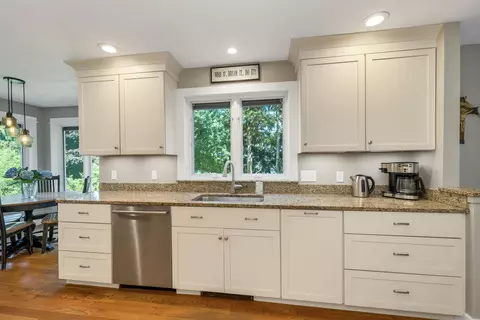 Kitchen - 4 Captains Way, Exeter, NH 03833 photo 2 of 6