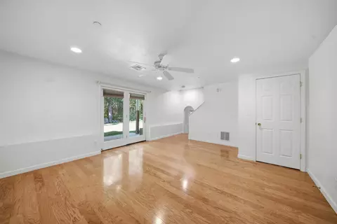 Living - 35 Coles Way, Atkinson, NH 03811 photo 7 of 9