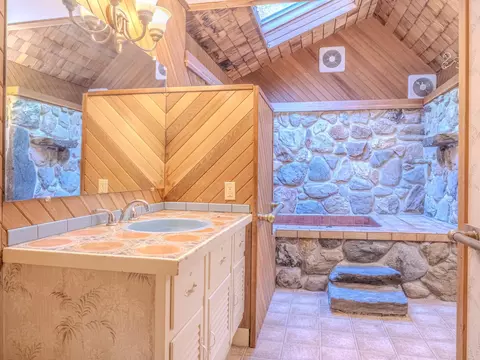 Bath - 219 Alpine Dr, Killington, VT 05751 photo 1 of 5
