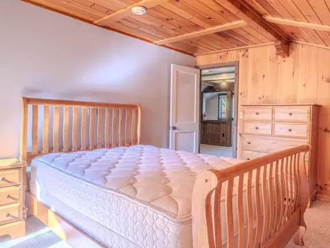 Bedroom - 219 Alpine Dr, Killington, VT 05751 photo 9 of 11