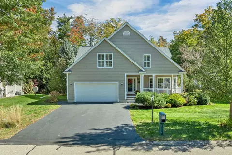 21 Vineyard Dr, Stratham, NH 03885