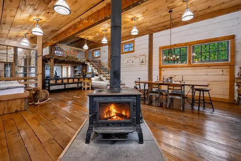 1722 Under The Mountain Rd, Londonderry, VT 05148