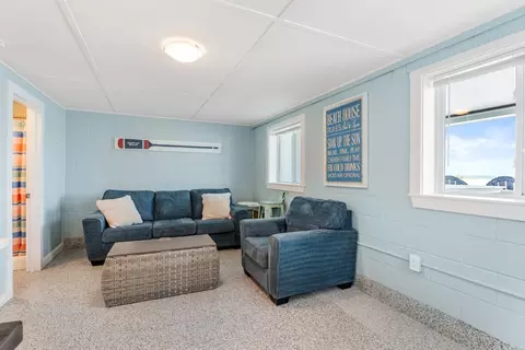 Living - 27 Concord Ave, Hampton, NH 03842 photo 11 of 13