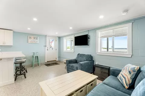 Living - 27 Concord Ave, Hampton, NH 03842 photo 8 of 13