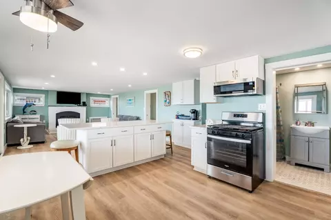 Kitchen - 27 Concord Ave, Hampton, NH 03842 photo 6 of 13