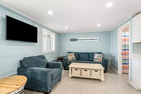 Living - 27 Concord Ave, Hampton, NH 03842 photo 7 of 13