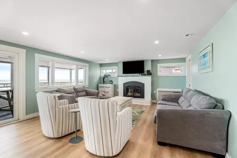 Living - 27 Concord Ave, Hampton, NH 03842 photo 1 of 13