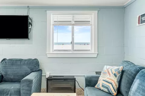 Living - 27 Concord Ave, Hampton, NH 03842 photo 9 of 13