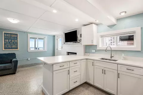 Kitchen - 27 Concord Ave, Hampton, NH 03842 photo 11 of 13